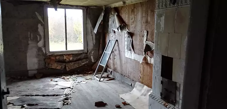 Why Selling a Distressed House Through Traditional Methods Fails in Las Vegas